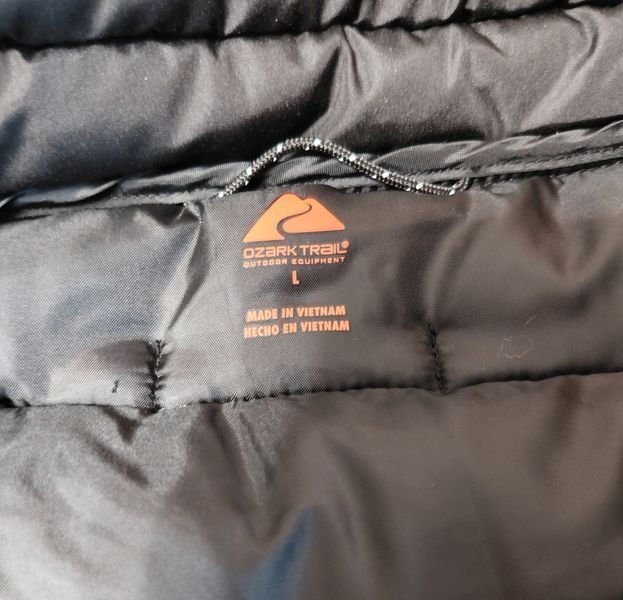 Чоловічий утеплений жилет Ozark Trail Puffer Vest. Оригінал. З США па фото